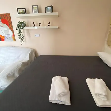 Quarto em Acomodações Particulares Banana Tree, Habitacion-studio, Independiente, Con Bano Propio, En Casa Particular, Patio Comun Jerez de la Frontera